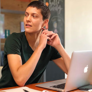 Meet your Posher, Elizabeth